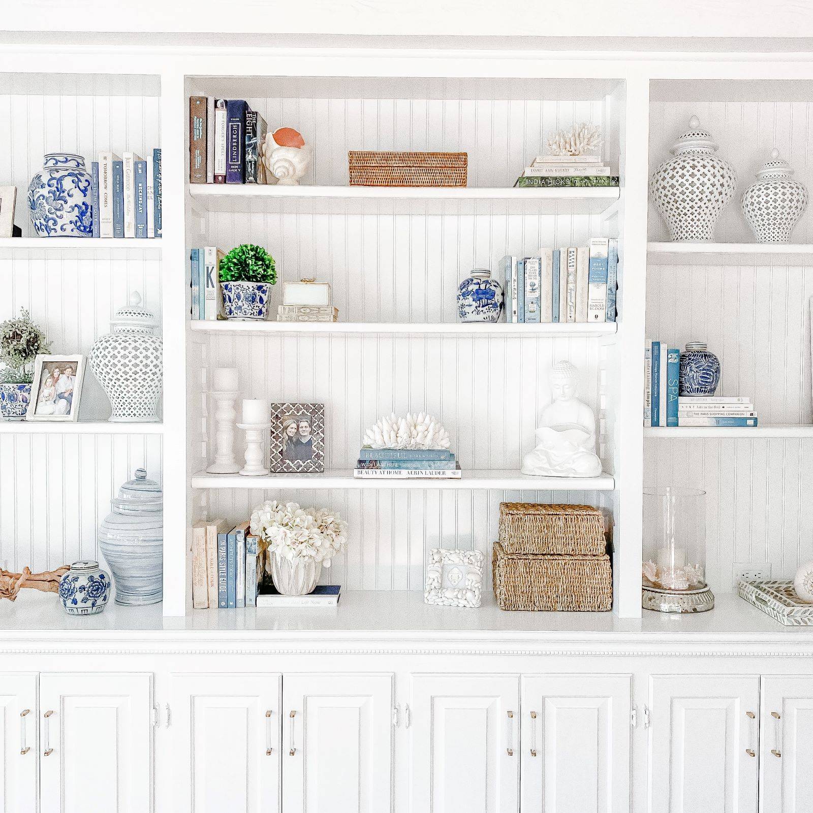 How To Decorate Your Bookshelves With Coastal Style Décor – Jouer Cosmetics