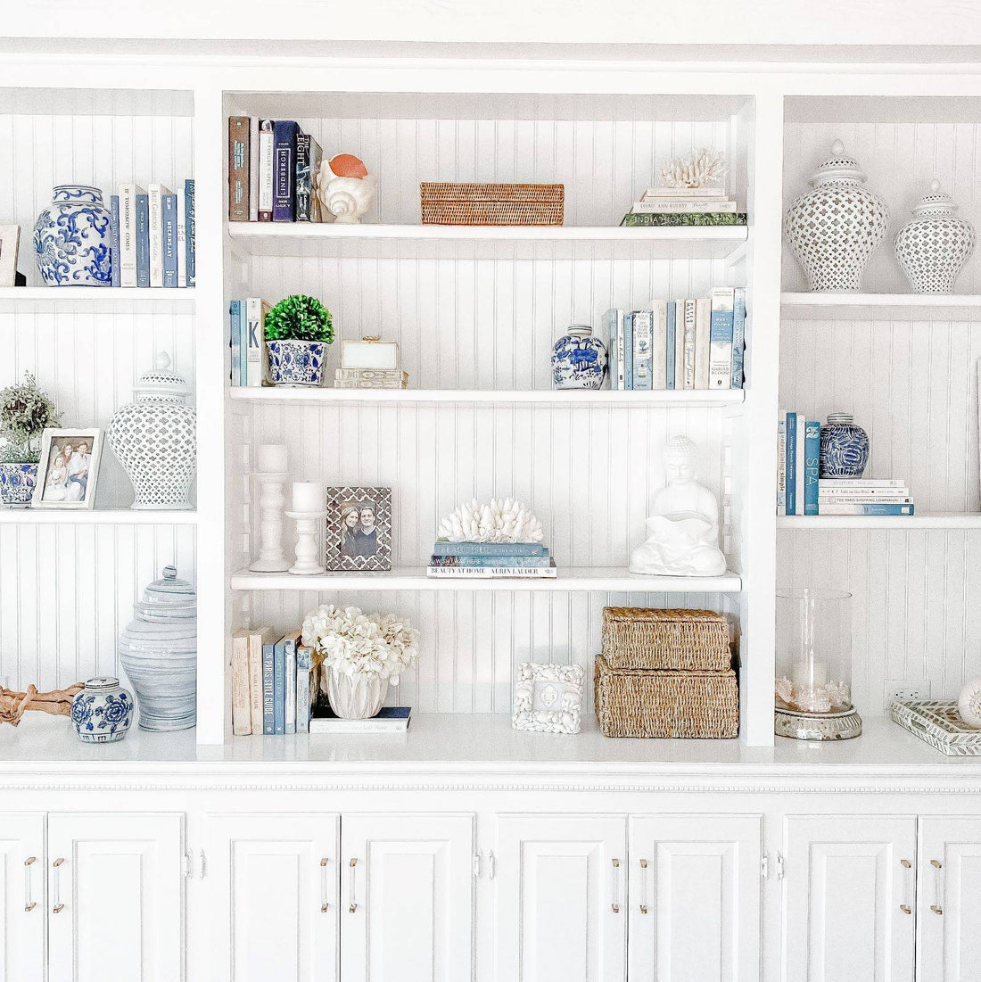 How To Decorate Your Bookshelves With Coastal Style Décor
